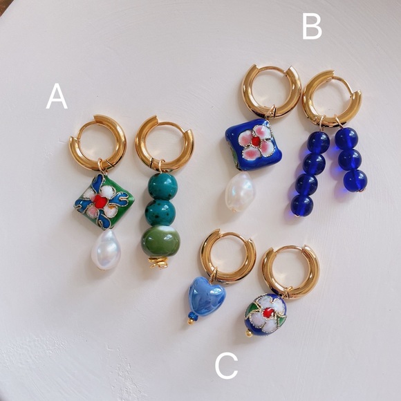 Retro Flower Cloisonne mismatched hoops - Picture 8 of 8